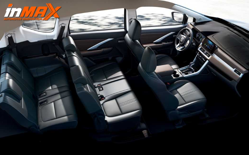 Phim phản xạ nhiệt cho xe Mitsubishi Xpander có màu sắc tối màu, ngăn cản ánh nhìn từ bên ngoài vào trong xe