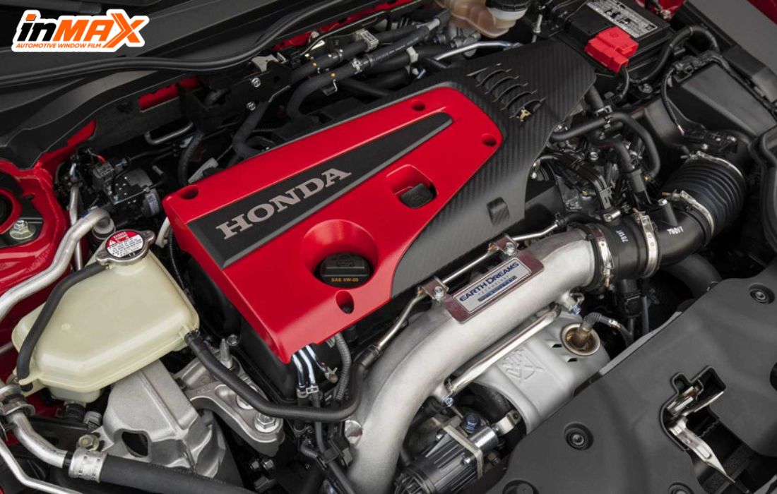 Honda Civic Type R được trang bị động cơ tăng áp 2.0L và hộp số sàn 6 cấp