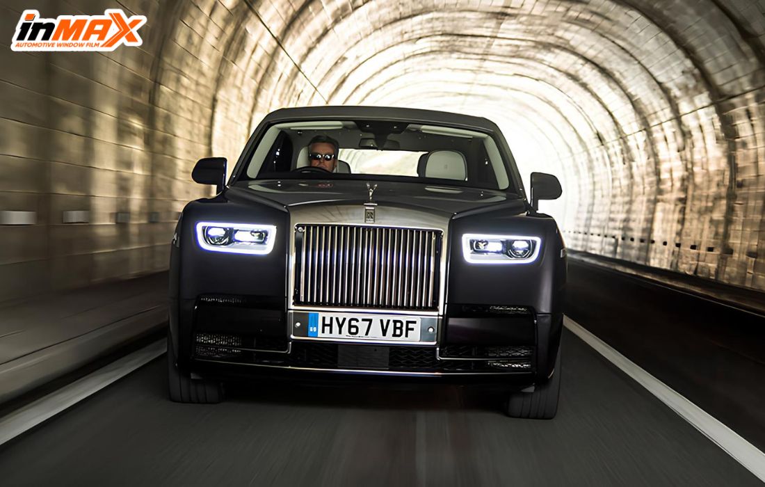 Rolls Royce Phantom EWB có thiết kế tương tự với Phantom bản tiêu chuẩn
