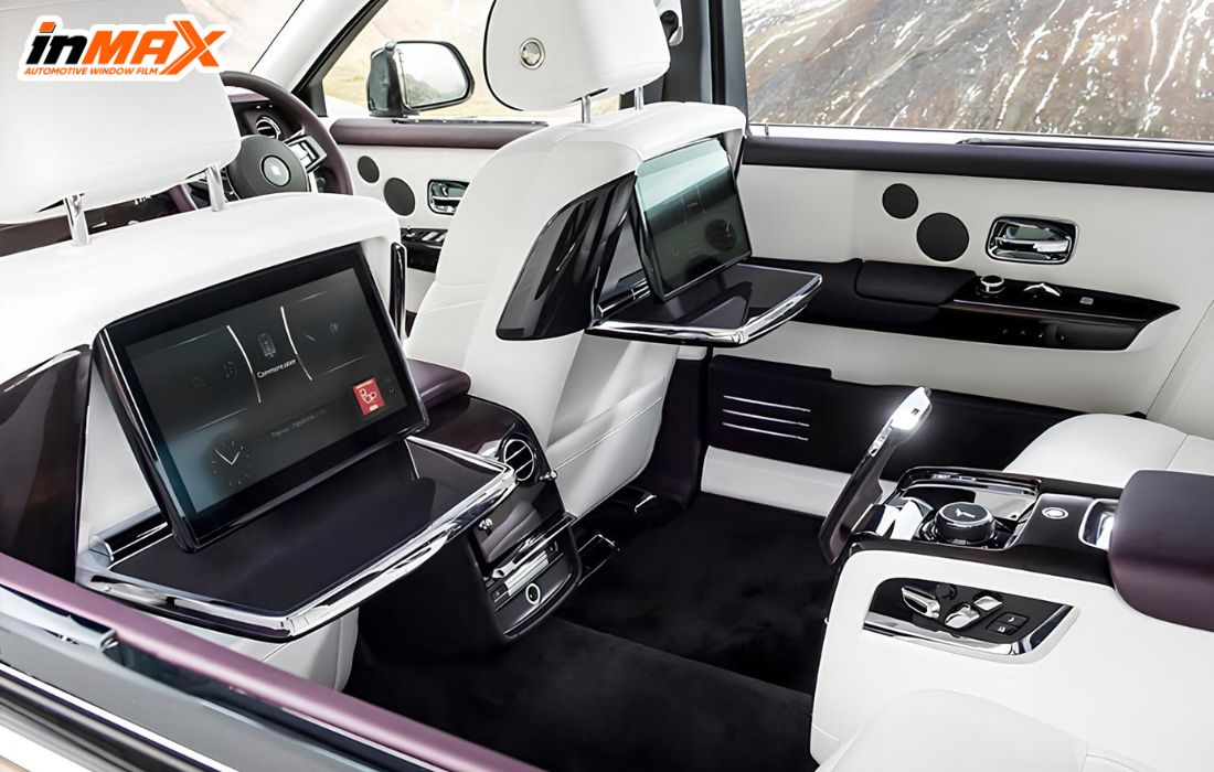 Rolls Royce Phantom EWB được trang bị nhiều màn hình giải trí cỡ lớn