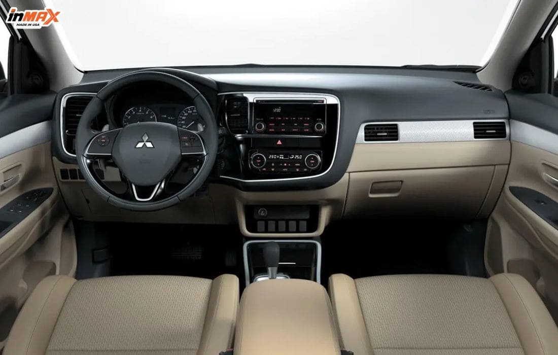 Mẫu Outlander 2.4L CVT Premium mang đến một không gian lái sang trọng và thu hút