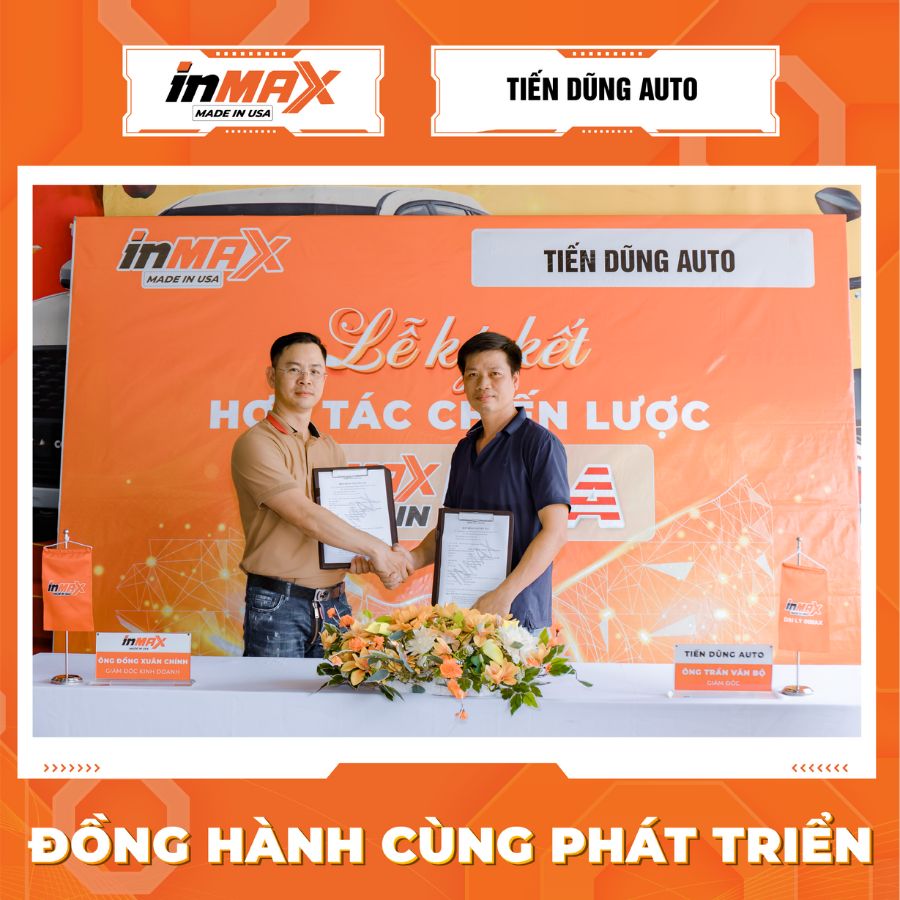 Đại diện phía Inmax và Tiến Dũng Auto cùng ký kết vào bản thỏa thuận hợp tác