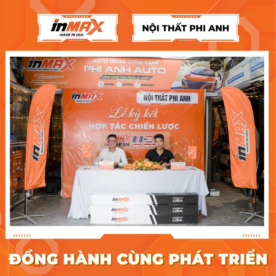 Đại diện INMAX Việt Nam và Phi Anh Auto cùng đặt bút ký vào bản thỏa thuận hợp tác