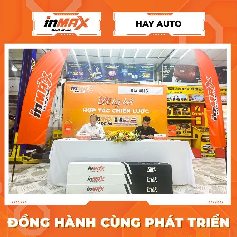 Đại diện phía Inmax và Hay Auto cùng đặt bút ký vào bản thỏa thuận hợp tác chiến lược