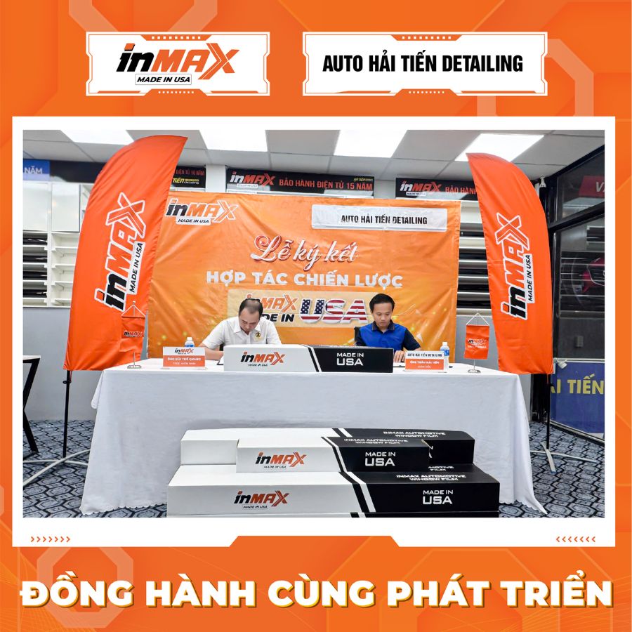 Đại diện phía Inmax và Auto Hải Yến Detailing cùng đặt bút ký kết hợp tác