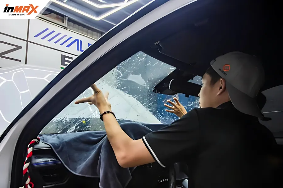 Quy trình dán phim phản xạ nhiệt cho xe Toyota Yaris Cross tại các Đại lý Inmax