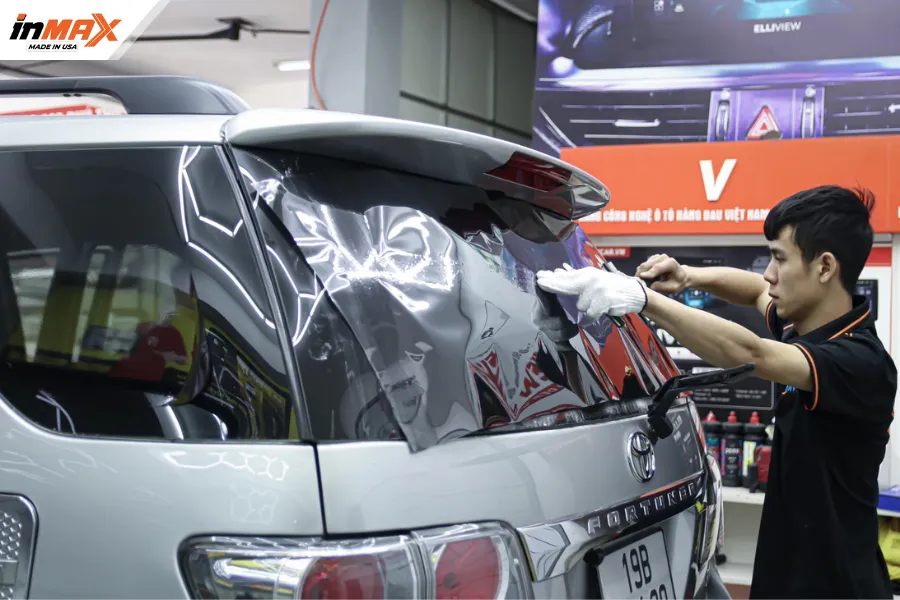 KTV thi công dán phim phản xạ nhiệt cho xe Toyota Fortuner