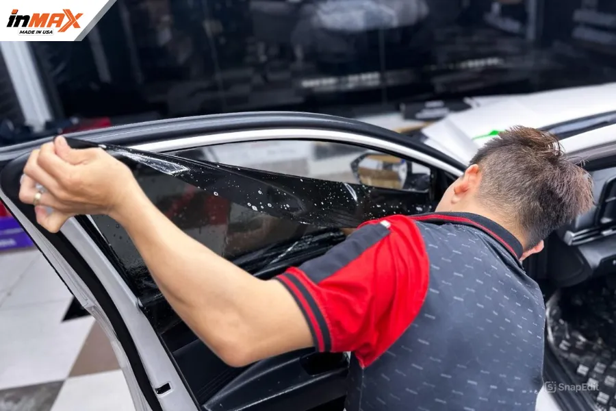 Đo và cắt phim chính xác theo từng ô kính xe