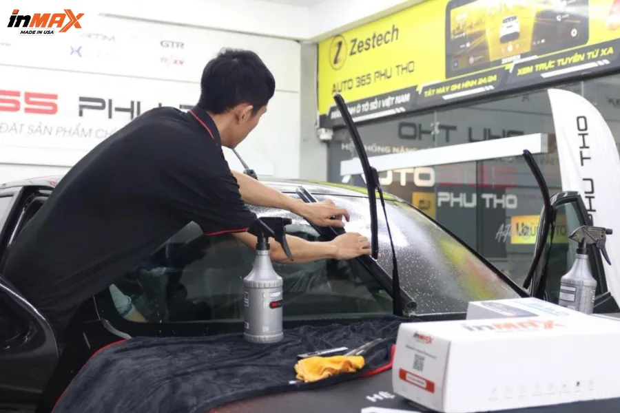KTV Inmax dán và căn chỉnh phim trên xe Triton