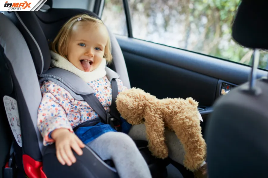 Nên tập cho bé ngồi ghế ngồi ô tô trẻ em từ khi còn bé để tạo thói quen