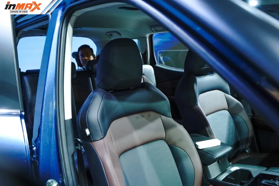 Hàng ghế trước Mitsubishi Destinator