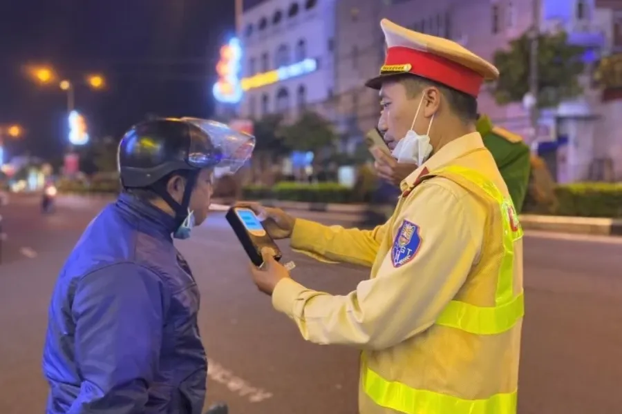 Giải nghĩa nồng độ cồn là gì? Căn cứ gì cho mức phạt nồng độ cồn xe máy