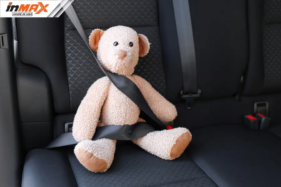 Trẻ em ngồi ghế trước ô tô nguy hiểm do dây an toàn không phù hợp với cơ thể trẻ