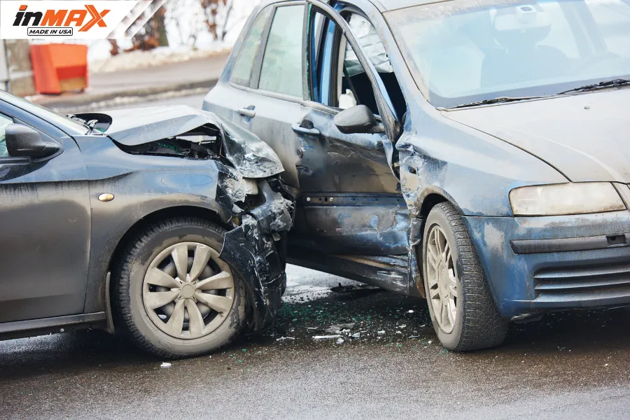 Trẻ em ngồi ghế trước ô tô nguy hiểm do đây là vị trí chịu lực va chạm mạnh nhất