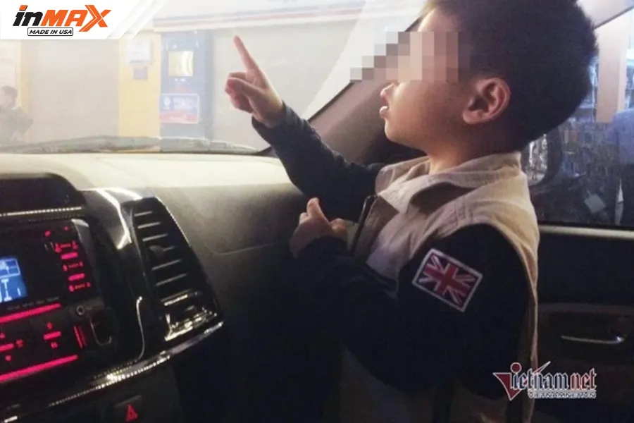 Trẻ em ngồi ghế trước ô tô không an toàn do xương yếu