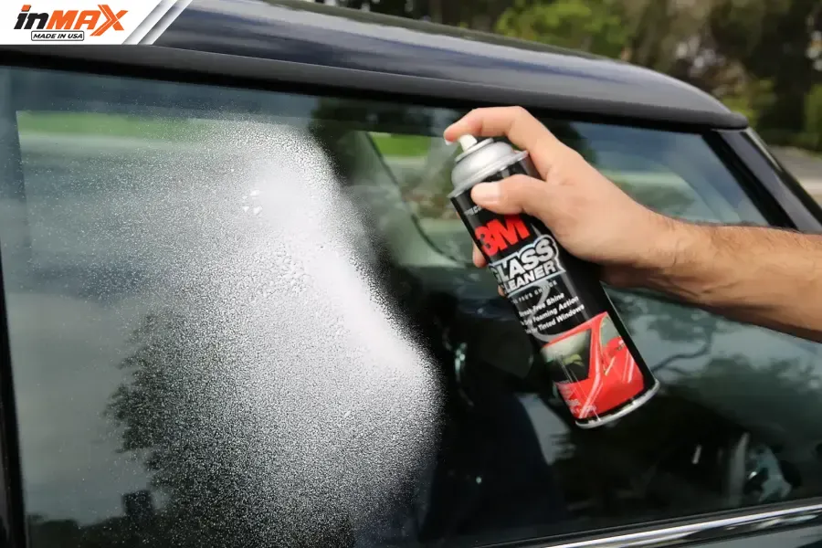 Sử dụng dung dịch tẩy ố kính oto chuyên dụng