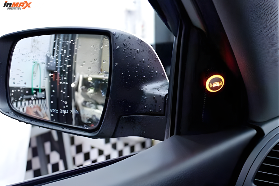 Cảnh báo điểm mù ô tô cột A