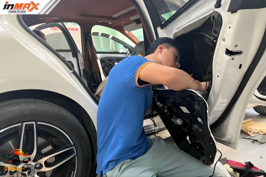 Độ cửa hít ô tô chuẩn an toàn tại các gara