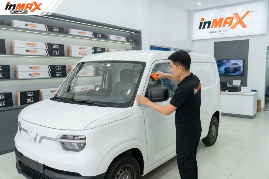 Quy trình dán phim phản xạ nhiệt cho xe Vinfast EC Van