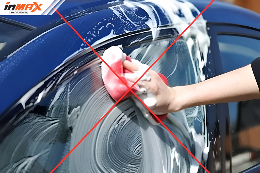 Sai lầm 3-Vệ sinh, lau chùi kính sai cách bằng hóa chất mạnh