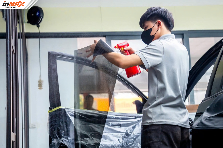 Dán phim cách nhiệt ô tô vị trí kính sườn