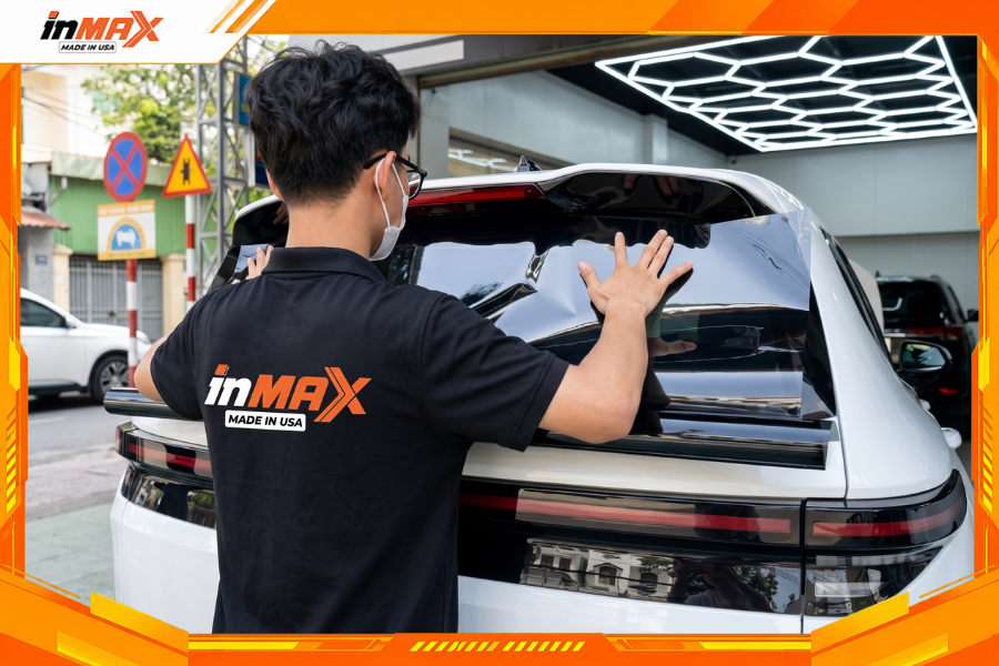 Dán phim cách nhiệt cho xe MPV7 vị trí kính hậu