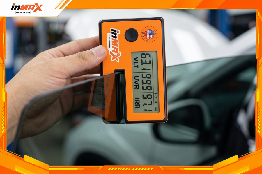 Sử dụng máy đo thông số sau khi dán phim cách nhiệt cho xe MPV7