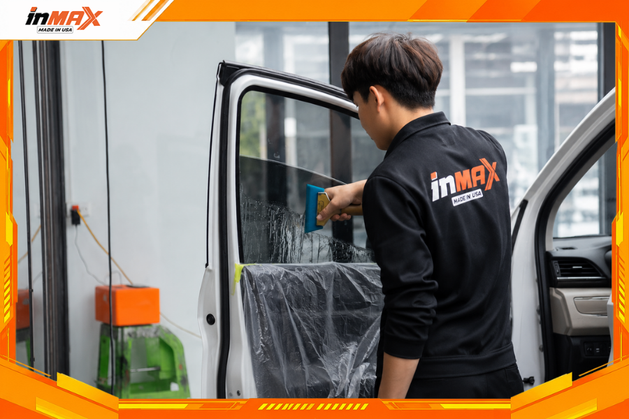 Dán phim cách nhiệt cho xe Toyota Avanza cho kính sườn cần đủ sáng để quan sát gương chiếu hậu