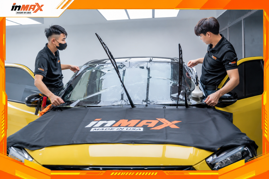 Dán phim cách nhiệt cho xe Toyota Raize vị trí kính lái