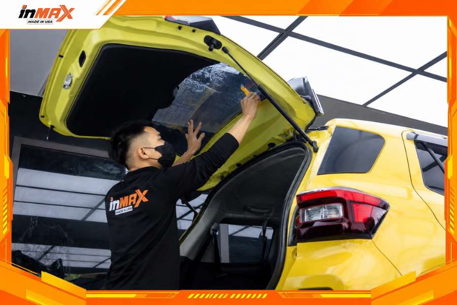 Dán phim cách nhiệt cho xe Toyota Raize thực hiện bởi đội ngũ kỹ thuật viên tay nghề cao