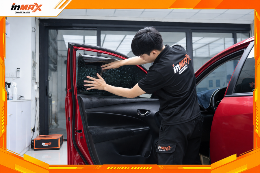 Kính sườn được dán phim cách nhiệt cho xe Toyota Vios