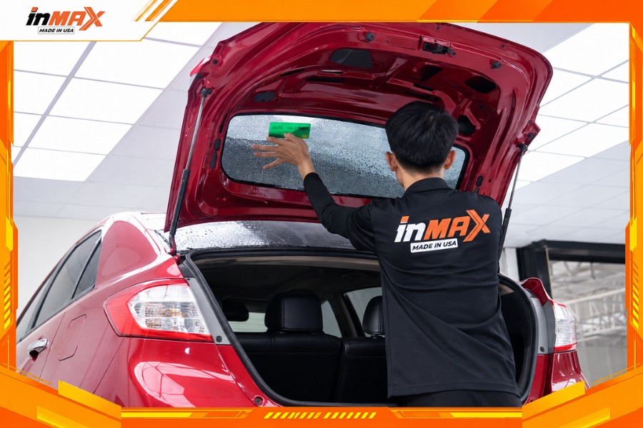 Dán phim cách nhiệt cho xe Toyota Vios ở vị trí kính hậu