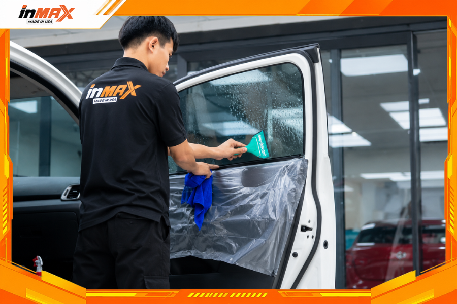 Dán phim cách nhiệt cho xe Toyota Wigo phải được thực hiện bởi thợ chuyên nghiệp