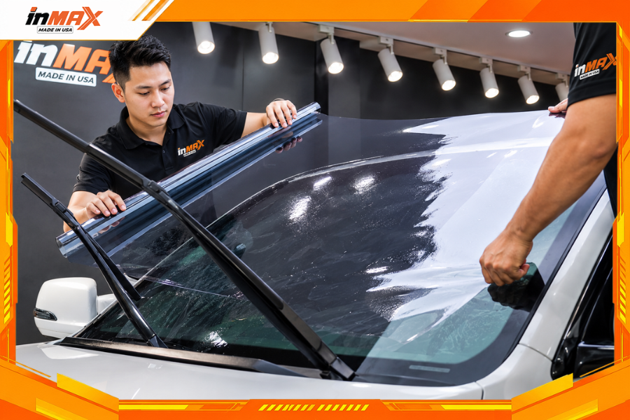 Dán phim cách nhiệt cho xe VF2 vị trí kính lái