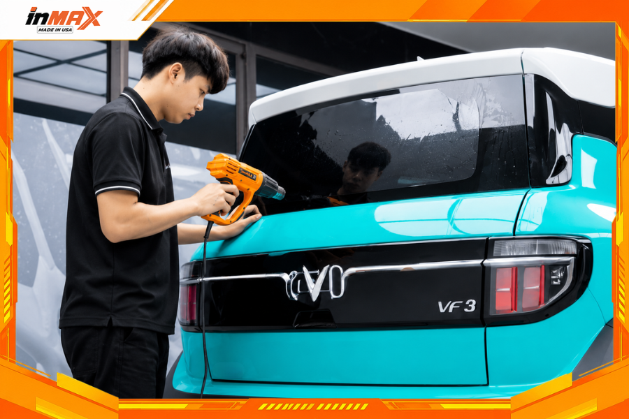 Dán phim cách nhiệt cho xe VF3 ở kính hậu