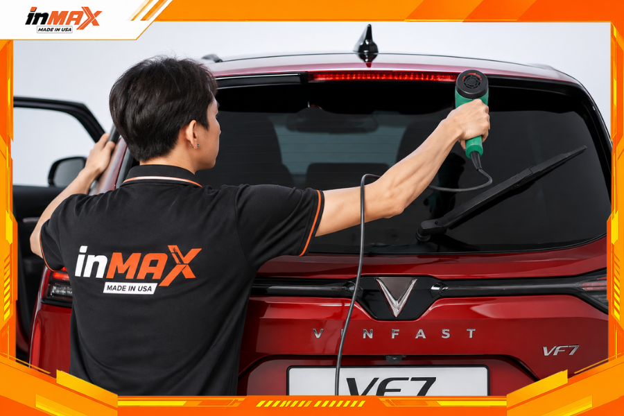 Dán phim cách nhiệt cho xe VF7 vị trí kính hậu