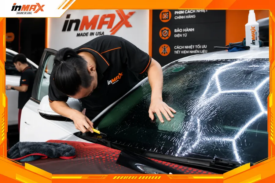 Dán phim cách nhiệt cho xe VF8 -Kính lái