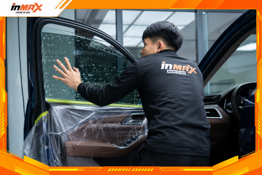 Kính sườn và kính lưng: Cân đối giữa chống nóng và không gian riêng tư