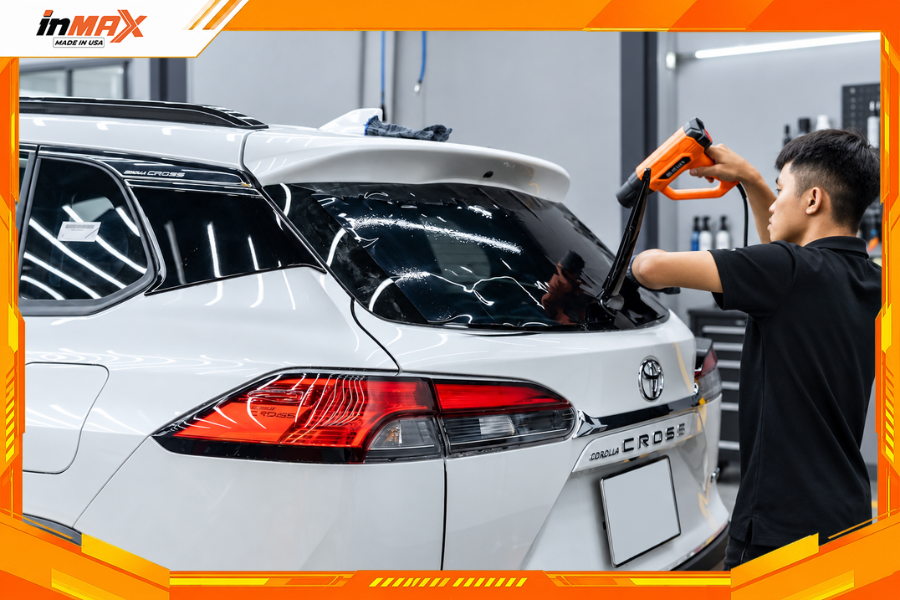 Dán phim cách nhiệt cho xe Toyota Corolla Cross vị trí kính hậu