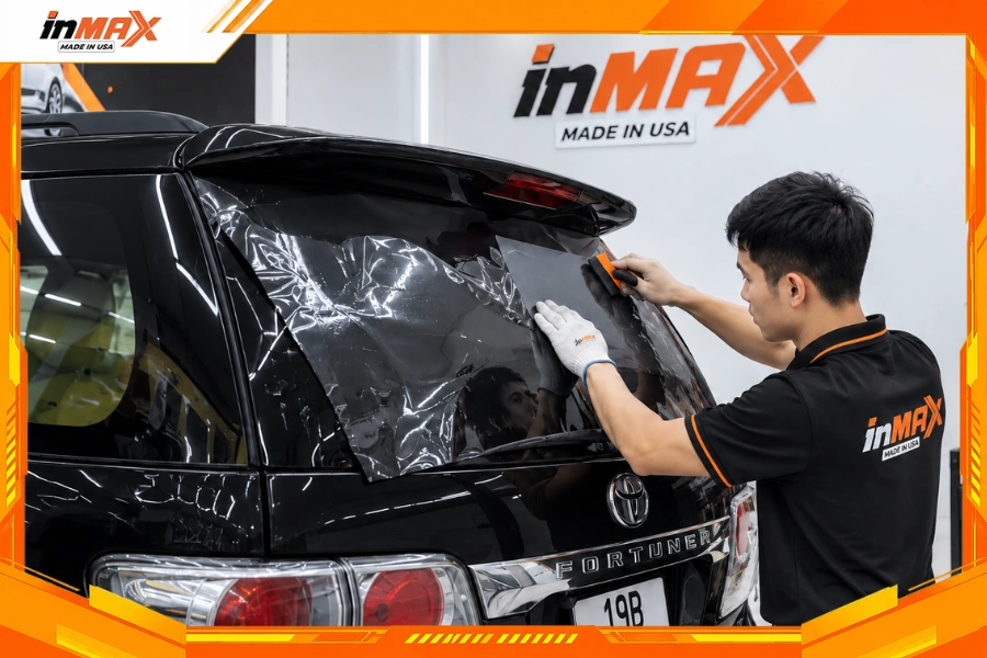 Dán phim cách nhiệt cho xe Toyota Fortuner kính hậu