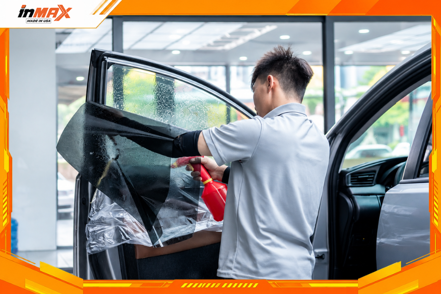 Dán phim cách nhiệt cho xe Toyota Innova vị trí kính sườn
