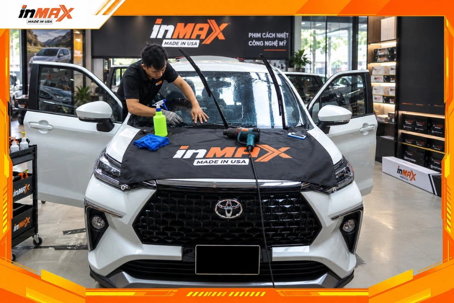 Dán phim cách nhiệt cho xe Toyota Velox vị trí kính lái