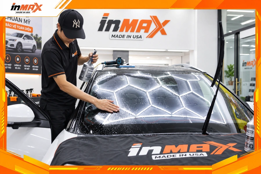 Dán phim cách nhiệt cho xe Toyota Yaris Cross vị trí kính lái