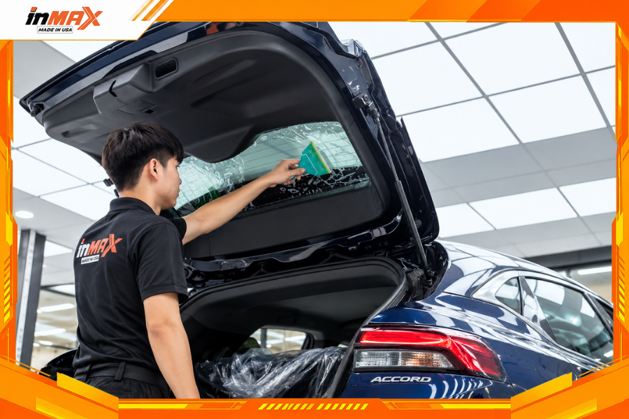 Dán phim cách nhiệt cho xe Honda Accord vị trí kính hậu