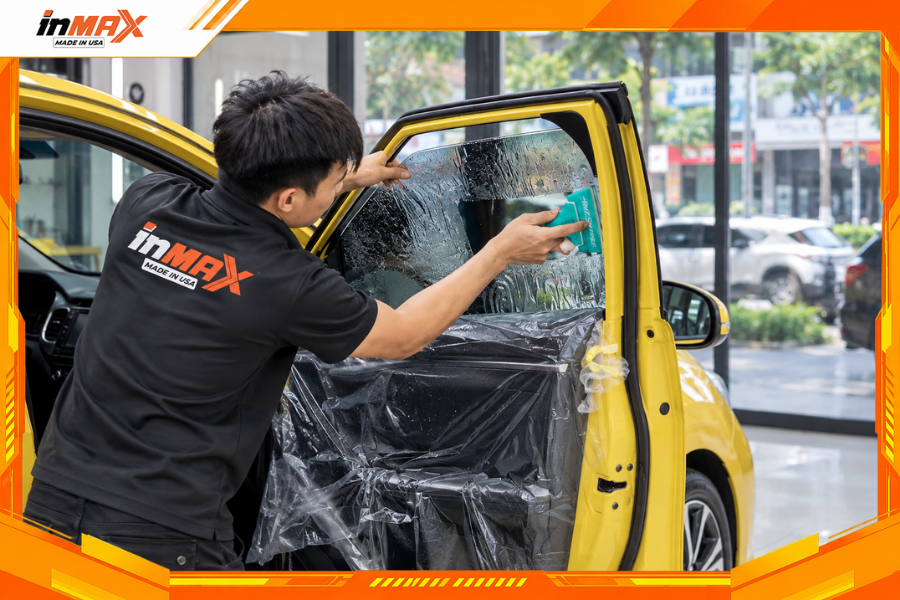 Dán phim cách nhiệt cho xe Honda Jazz vị trí kính sườn