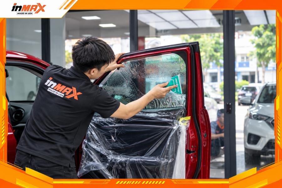 Dán phim cách nhiệt cho xe Mazda 2 vị trí kính sườn