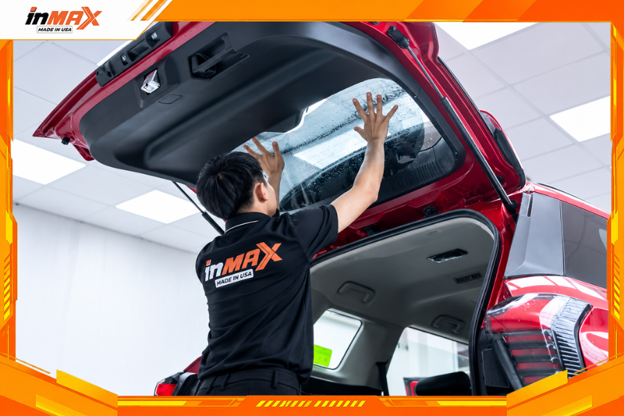 Dán phim cách nhiệt cho xe Mitsubishi Destinator vị trí kính hậu