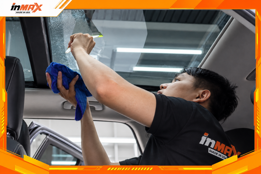Dán phim cách nhiệt cho xe Mitsubishi Outlander vị trí cửa sổ trời