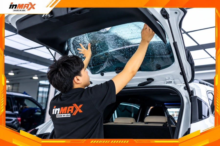 Dán phim cách nhiệt cho xe Mitsubishi XForce vị trí kính hậu