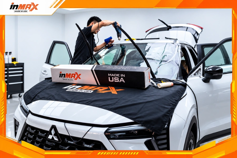 Dán phim cách nhiệt cho xe Mitsubishi XForce vị trí kính lái